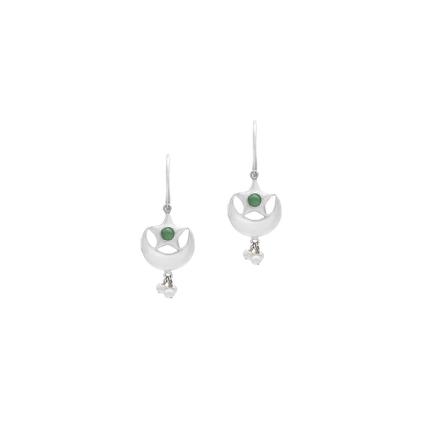 Nephrite and pearl earring