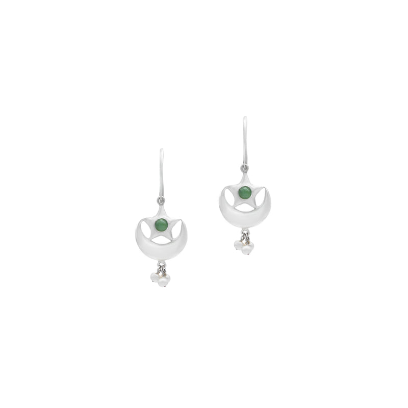 Nephrite and pearl earring