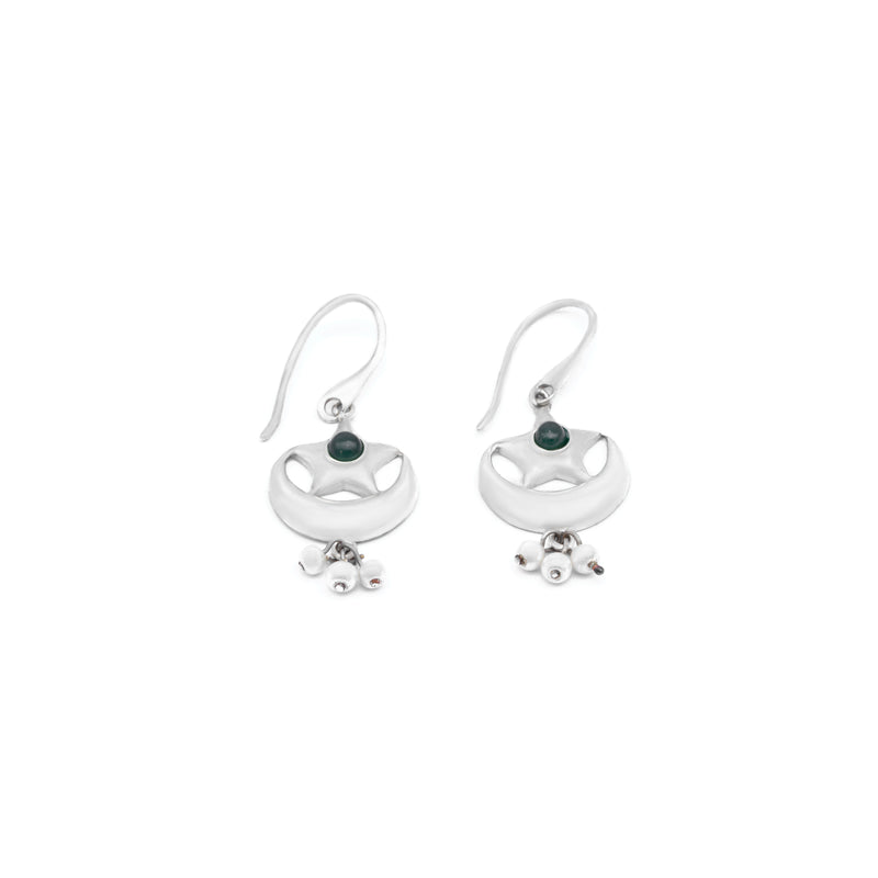 Nephrite and pearl earring